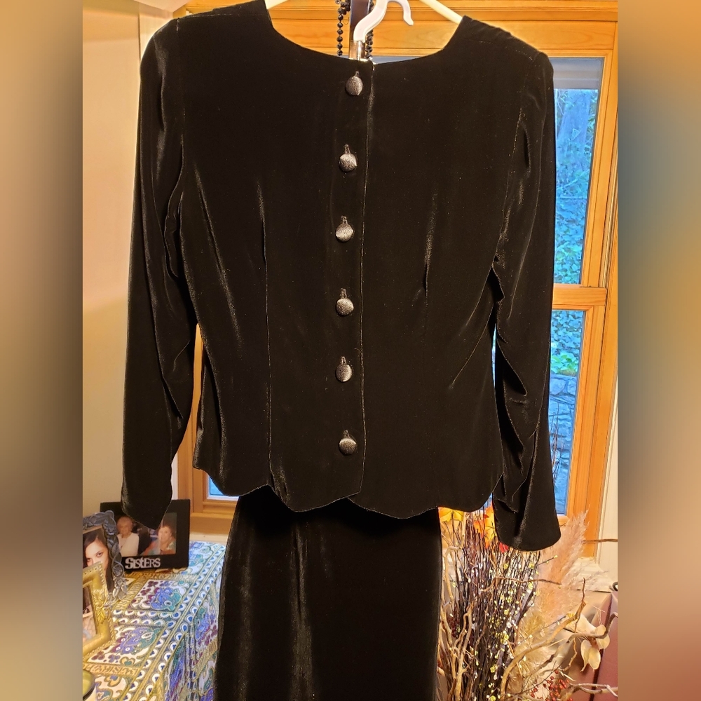 Vintage 80s Black Velvet 2 piece  Long sleeve button sleeve 8